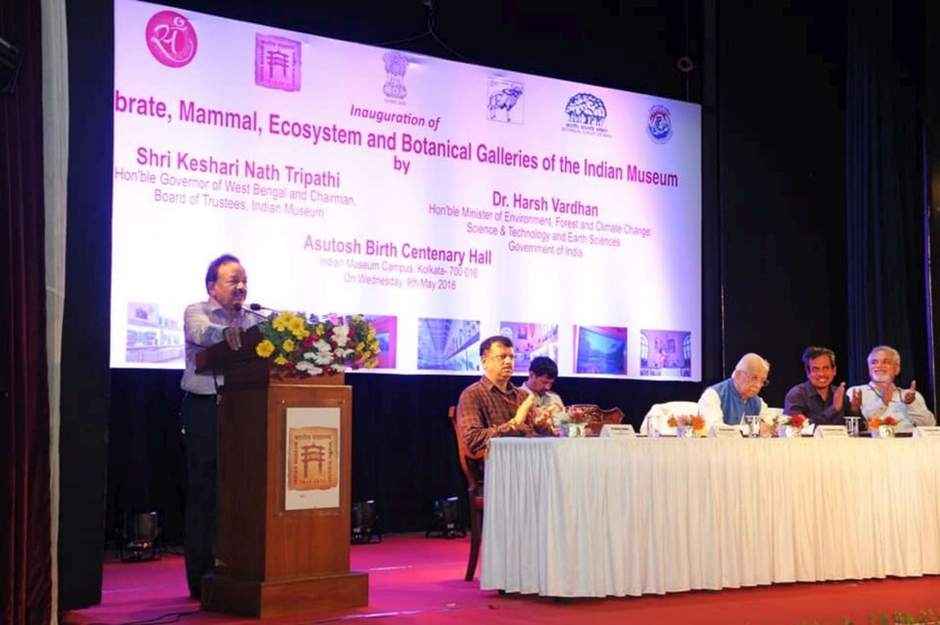 Dr. Harsh Vardhan, Minister MOEF & CC address to the gathering after opening the galleries